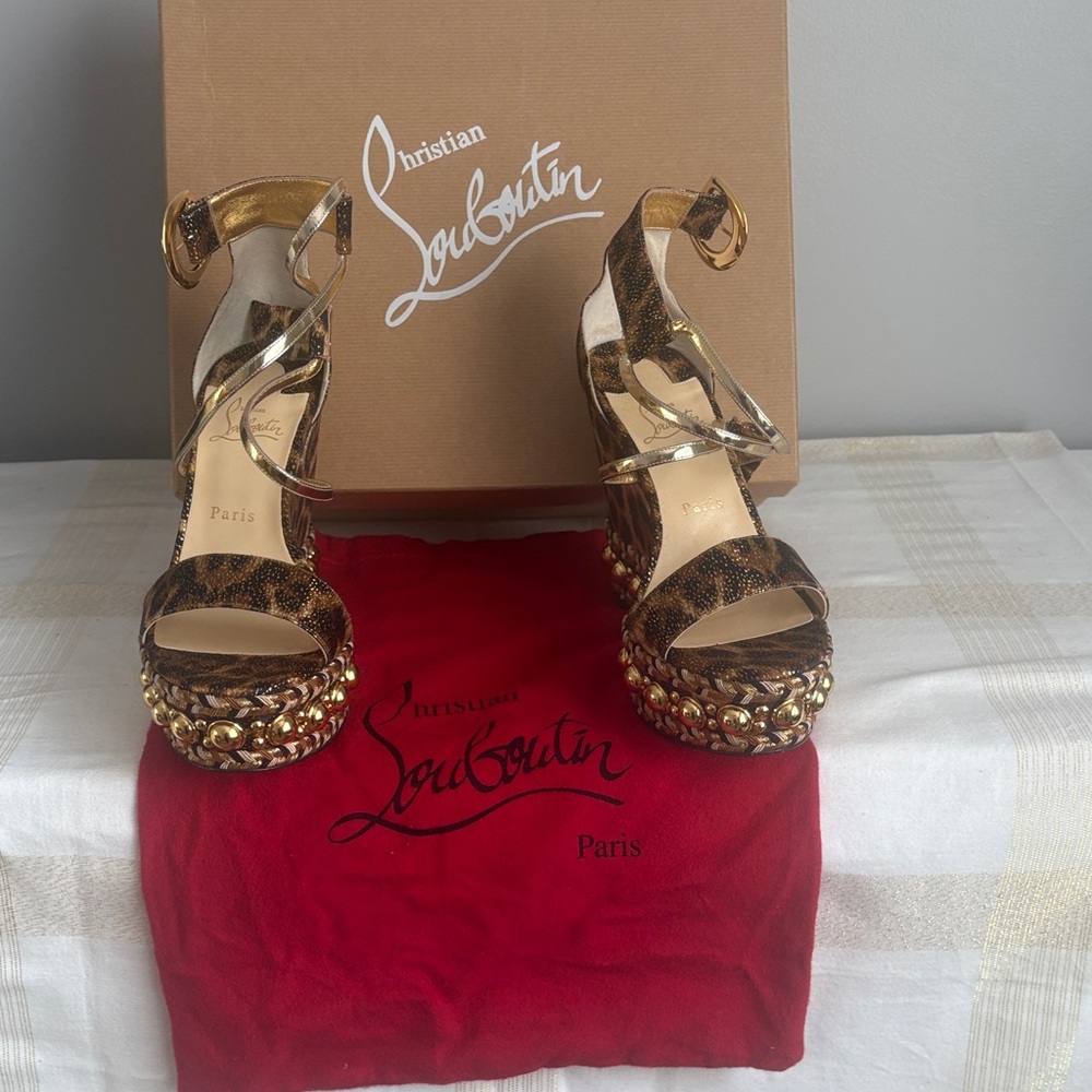 STUNNING DESIGNER RED BOTTOMS!! Size 40, BNWT, CHOCAZEPPA PANTHER DESIGN.
